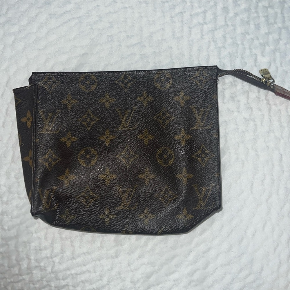 Lv make up bag !
